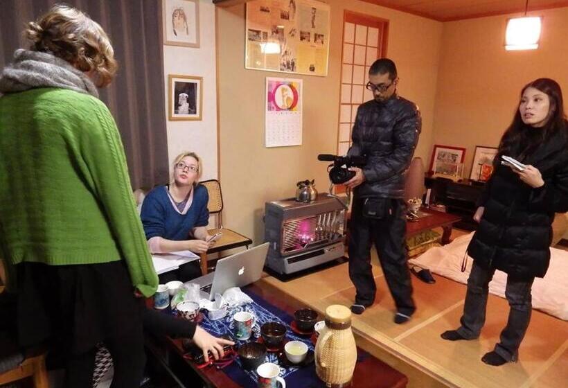 פנסיון Guest House Chara