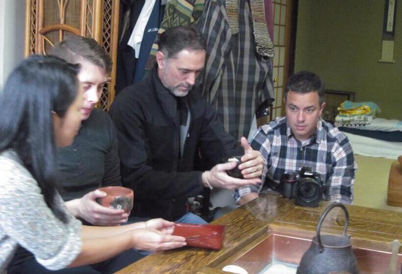 פנסיון Guest House Chara