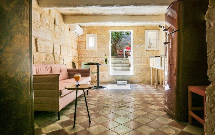 پانسیون House Of Pomegranates