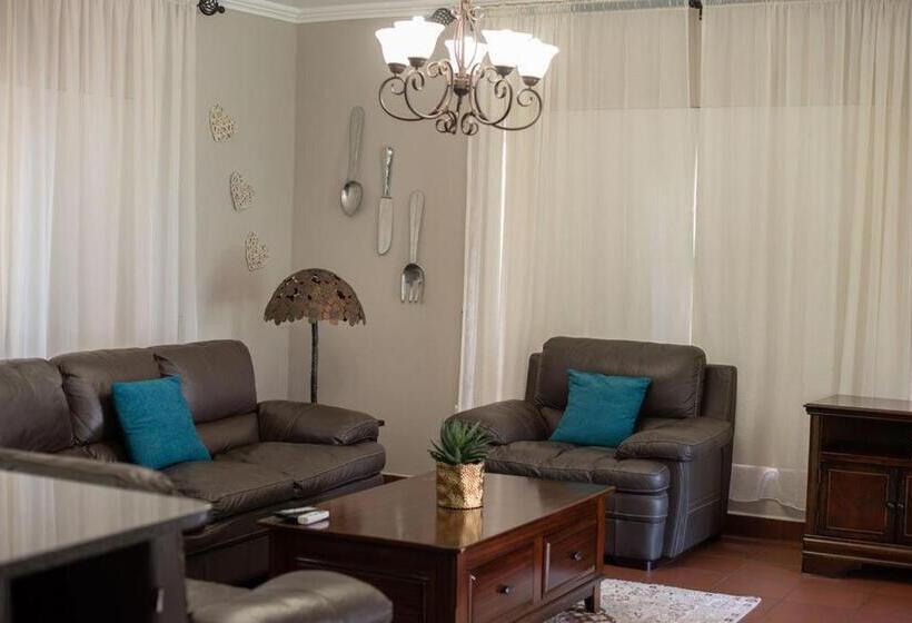 ペンション Micasa Sucasa Guesthouse