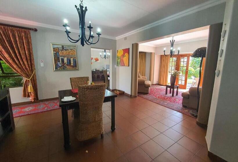 ペンション Micasa Sucasa Guesthouse