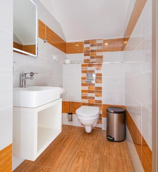 펜션 Penzion Lesni