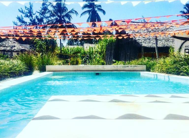 בית מלון כפרי B4 Beach Club