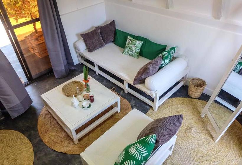 בית מלון כפרי B4 Beach Club