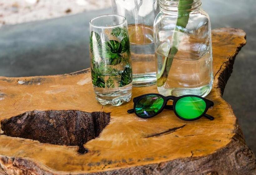 בית מלון כפרי B4 Beach Club