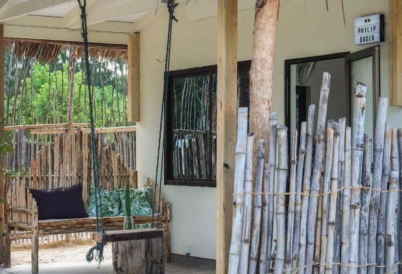 בית מלון כפרי B4 Beach Club