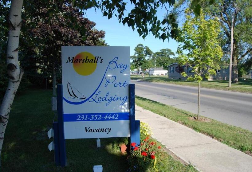 בית מלון כפרי Bay Port Lodging