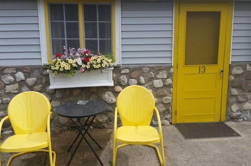 בית מלון כפרי Bay Port Lodging