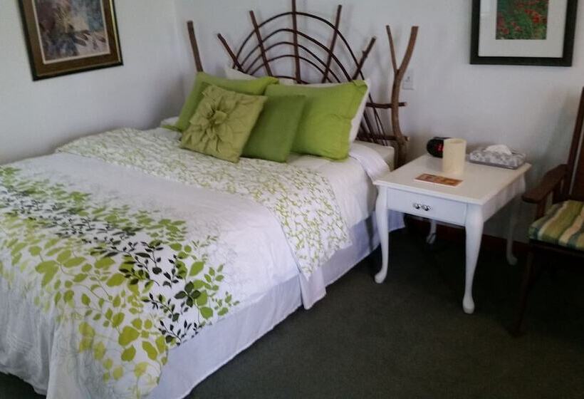 בית מלון כפרי Bay Port Lodging