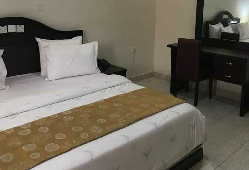 هتل Jim Eddy Suites