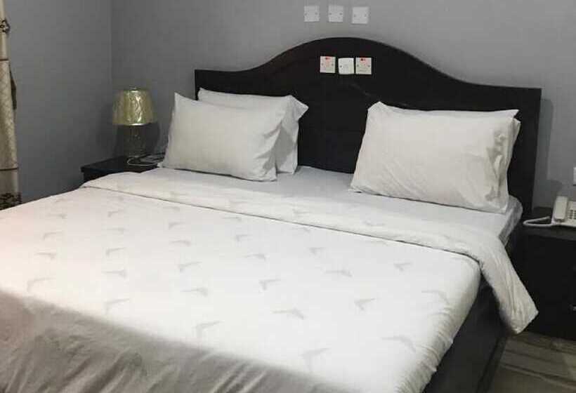 هتل Jim Eddy Suites