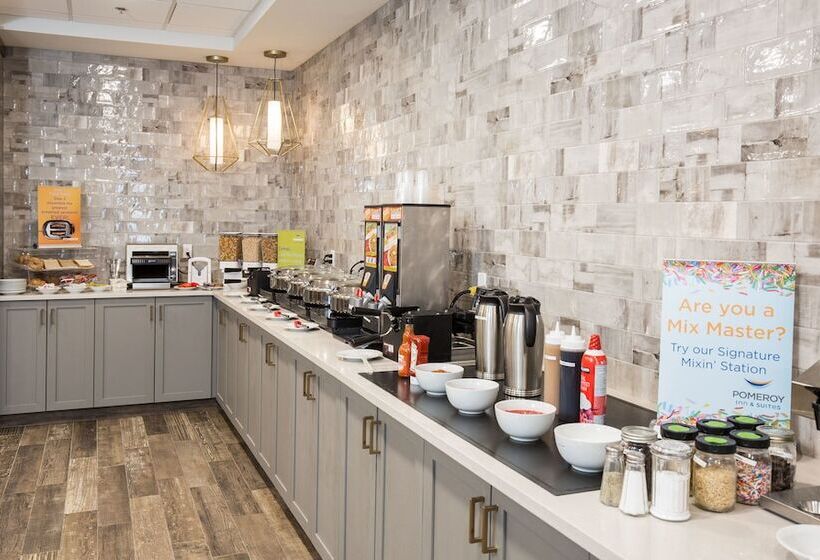 בית מלון כפרי Pomeroy Inn & Suites Prince George