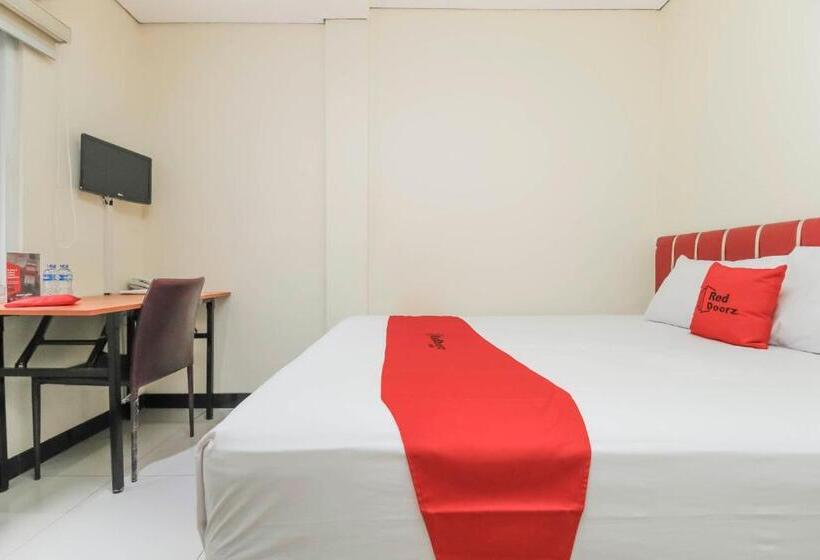 ホテル Reddoorz Plus @ Jalan Pemuda Jakarta
