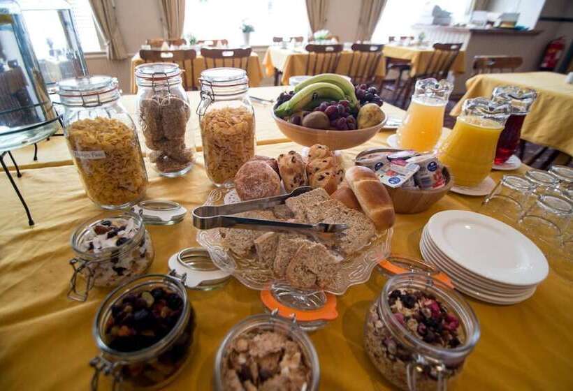 Отель The Ritz House