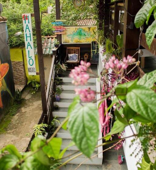 Mahalo Hostel