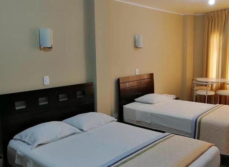 بنسيون Hostal La Noche Pisco