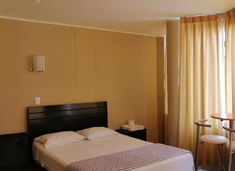 بنسيون Hostal La Noche Pisco