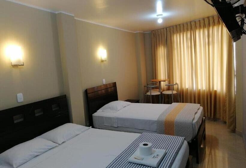 بنسيون Hostal La Noche Pisco