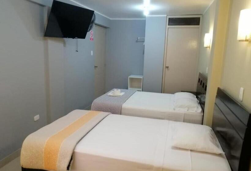 بنسيون Hostal La Noche Pisco