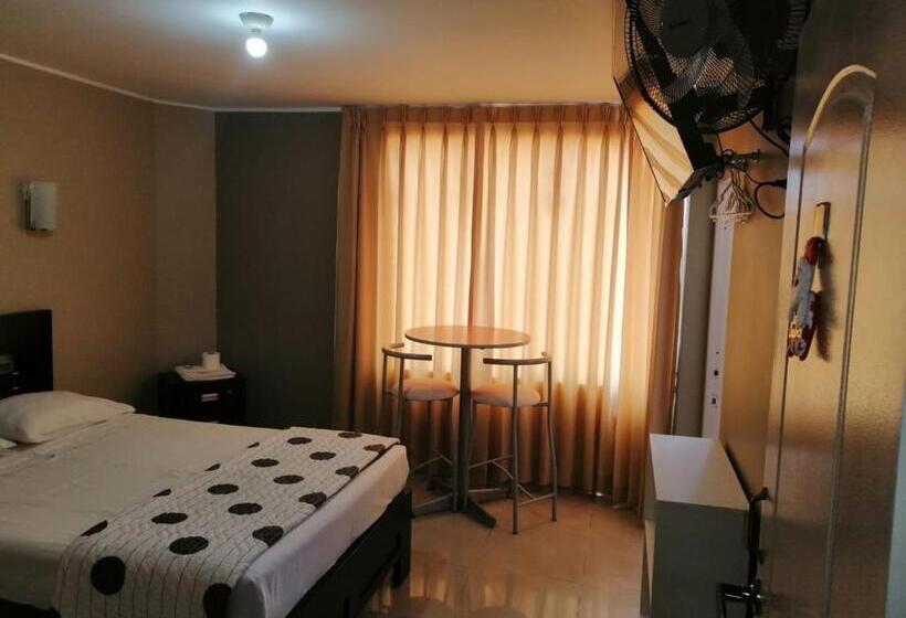 بنسيون Hostal La Noche Pisco