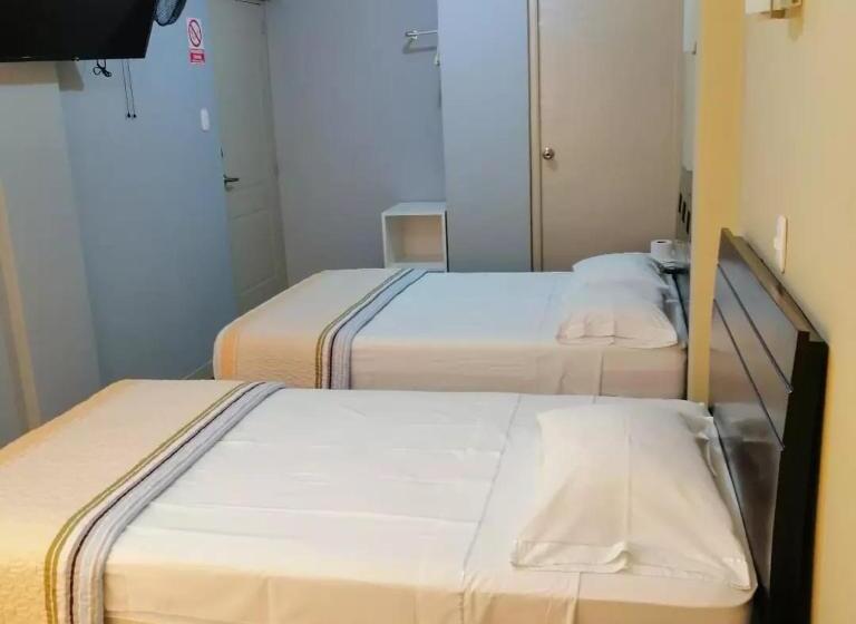 بنسيون Hostal La Noche Pisco