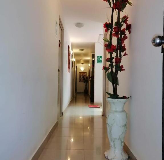 بنسيون Hostal La Noche Pisco