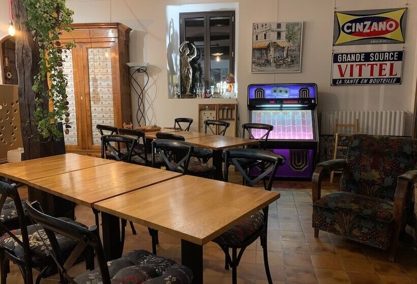 Пансион Logis De La Roche  Niort  Chauray