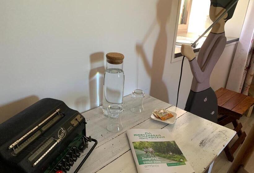 Пансион Logis De La Roche  Niort  Chauray