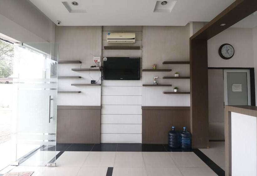 ペンション Reddoorz @ Jalan Krakatau Medan