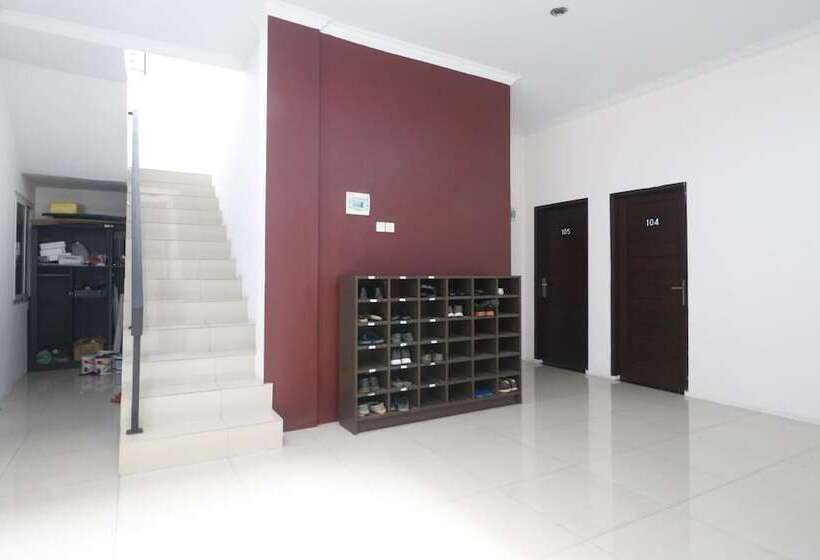 ペンション Reddoorz @ Jalan Krakatau Medan