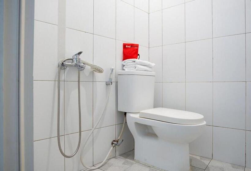 Пансион Reddoorz Near Botani Square Mall