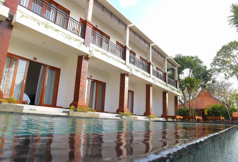 ペンション Seno Guesthouse & Cafe