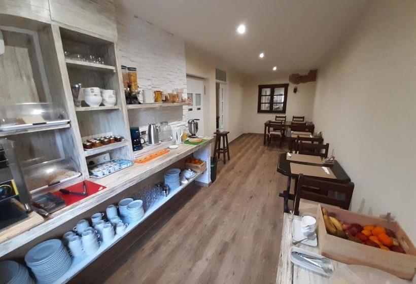 Pensión O Escondidino