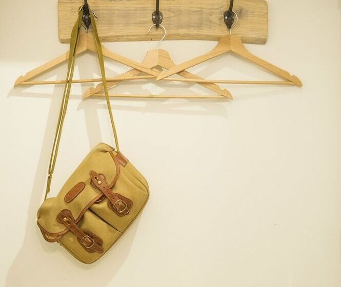 Georges Hostel & Café