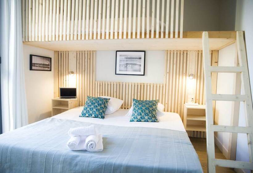 Georges Hostel & Café