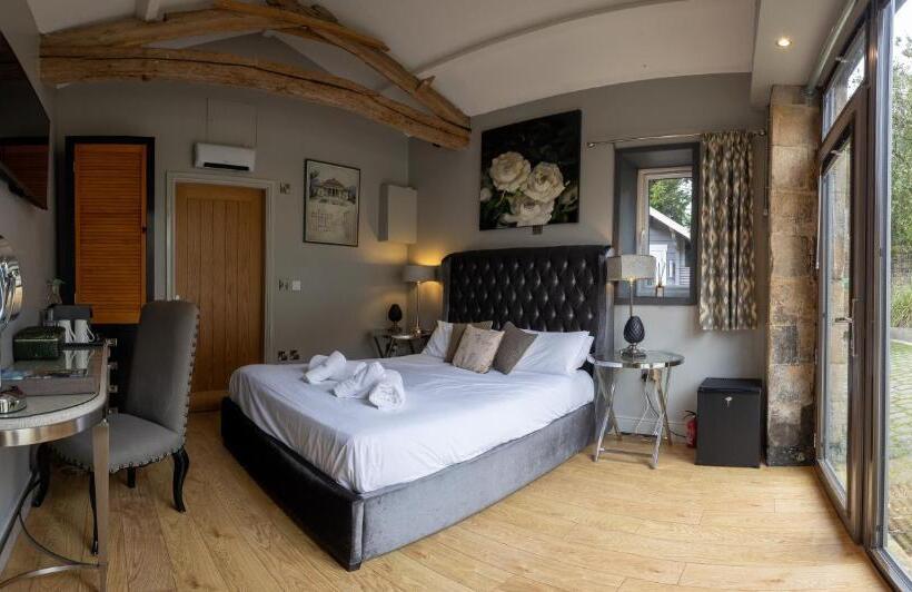 בית מלון כפרי The Lower Buck Inn