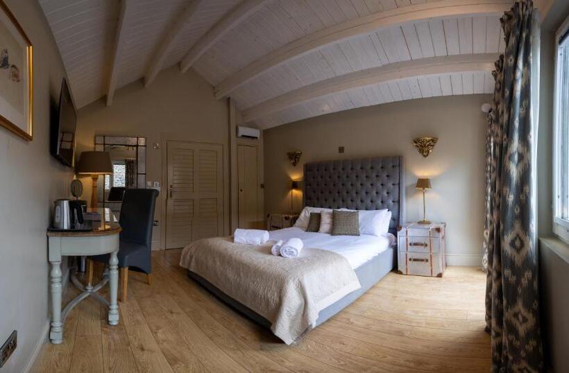 בית מלון כפרי The Lower Buck Inn