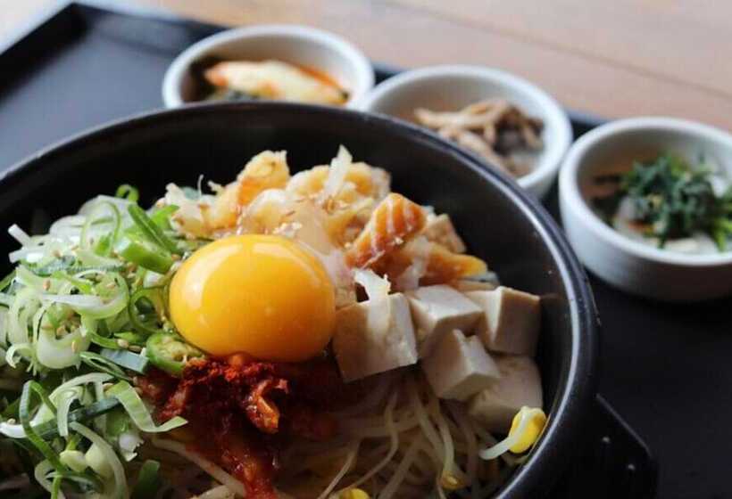 Hotel Jeonju Wangyijimil Hanok