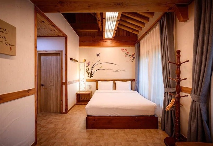 Hotel Jeonju Wangyijimil Hanok