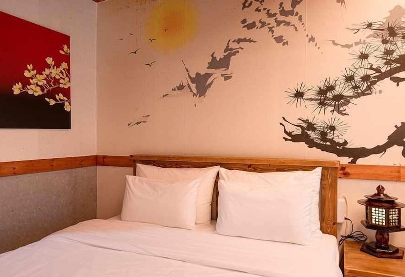 Hotel Jeonju Wangyijimil Hanok