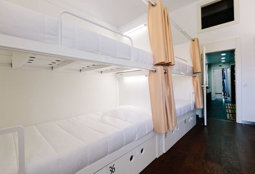 Lisbon South Hostel