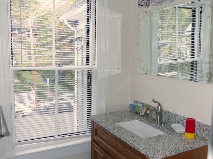 تختخواب و صبحانه Davis Square Inn