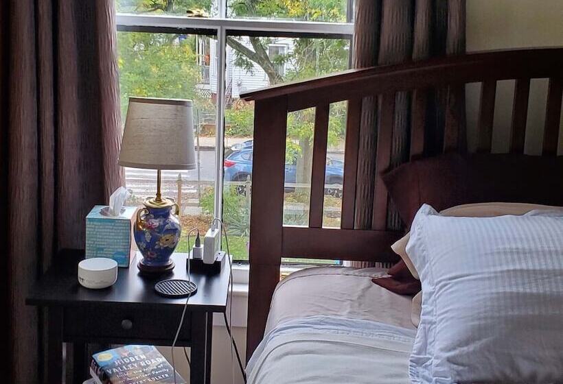 تختخواب و صبحانه Davis Square Inn