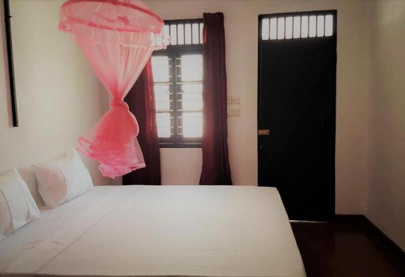 Hotel Alfresco Beach