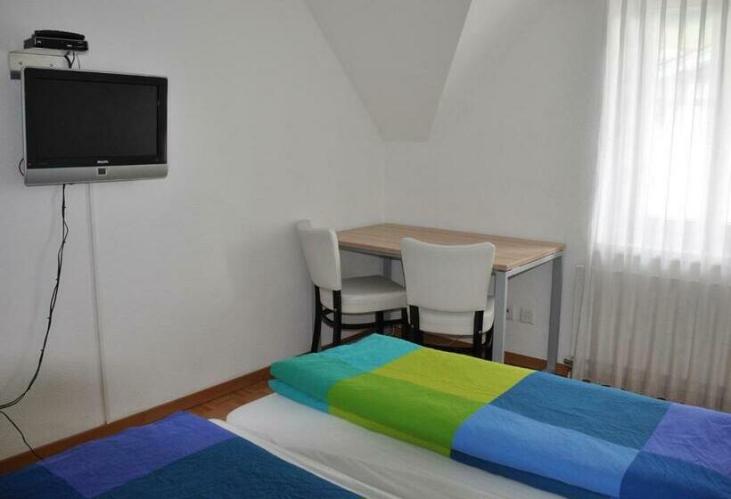 בית מלון כפרי August Restaurant