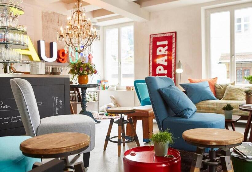 בית מלון כפרי August Restaurant