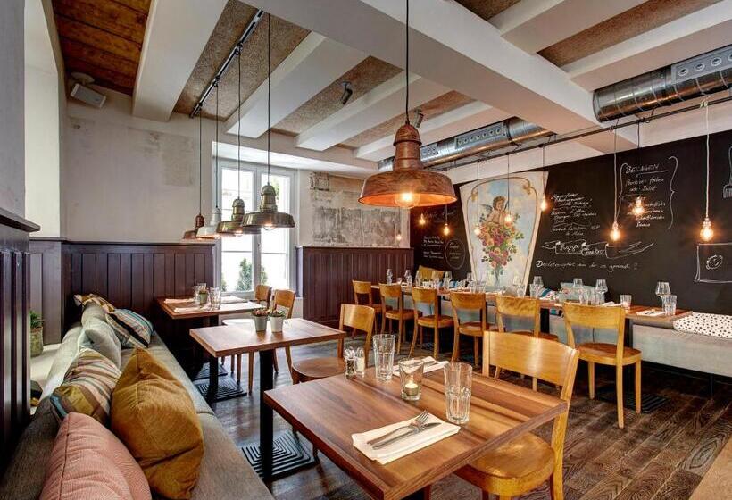 בית מלון כפרי August Restaurant