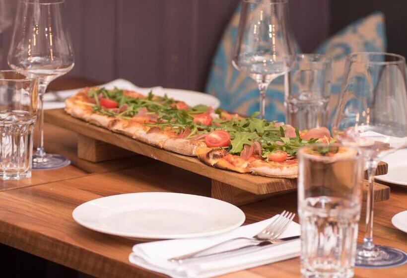 בית מלון כפרי August Restaurant