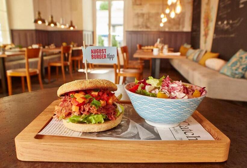 בית מלון כפרי August Restaurant