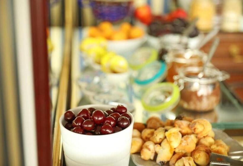 Отель Ten Constanta